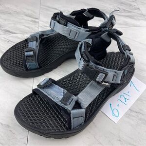 •Teva blue / black womens size 6 hiking camping sandals adjustable strap